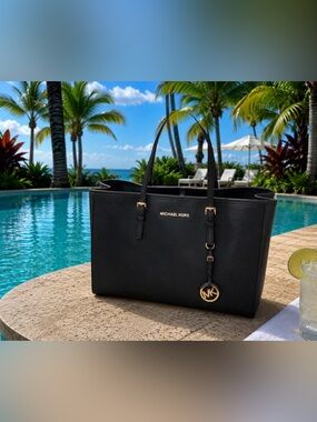 Large MICHAEL KORS Black Saffiano Leather Tote with Logo Charm 13x9x5 dustbag